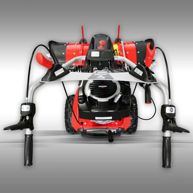 Zamiatarka Jansen MKB-500 z zamontowanym pługiem do śniegu